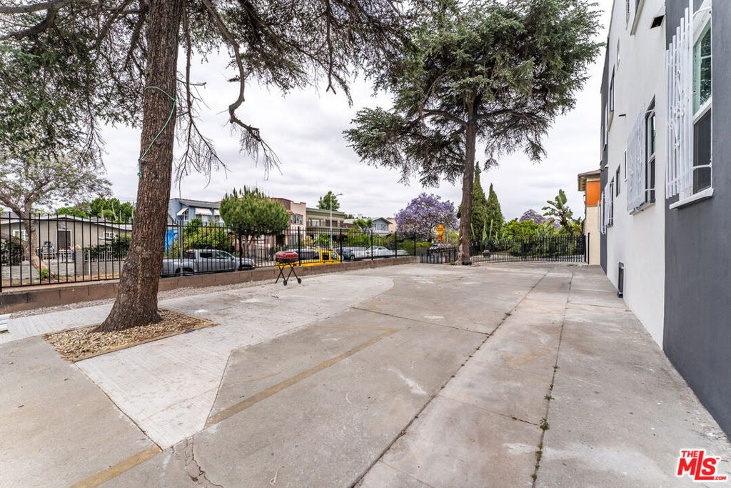 1519 W 30th Street - Photo 19