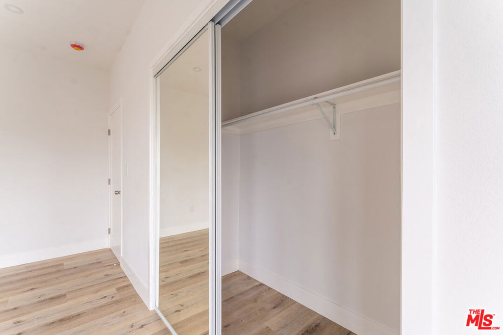 1519 W 30th Street - Photo 6