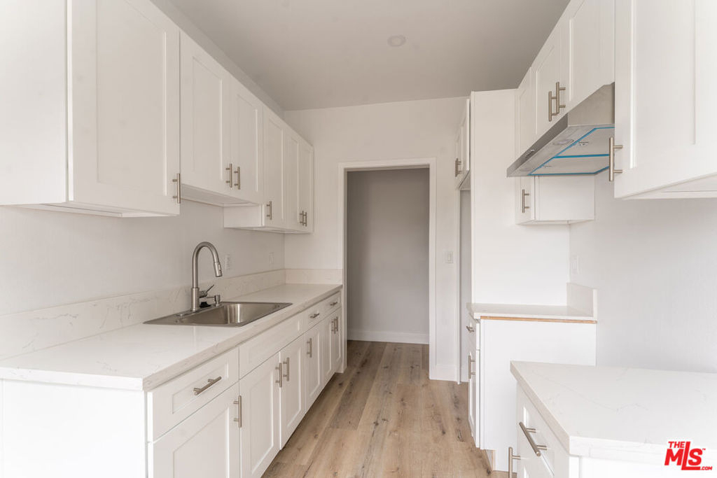 1519 W 30th Street - Photo 8