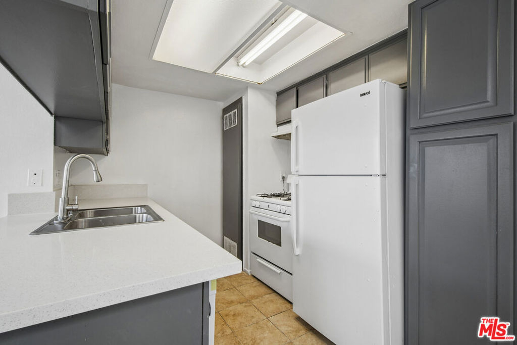 11924 Mayfield Avenue - Photo 4