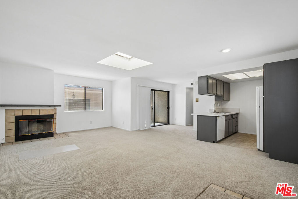 11924 Mayfield Avenue - Photo 0
