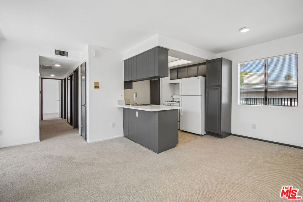 11924 Mayfield Avenue - Photo 2