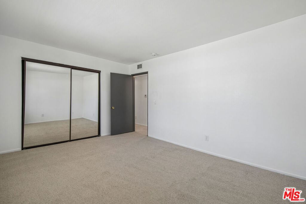 11924 Mayfield Avenue - Photo 9