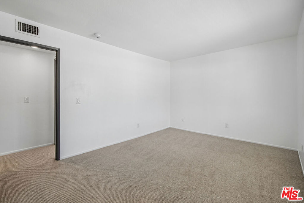 11924 Mayfield Avenue - Photo 8