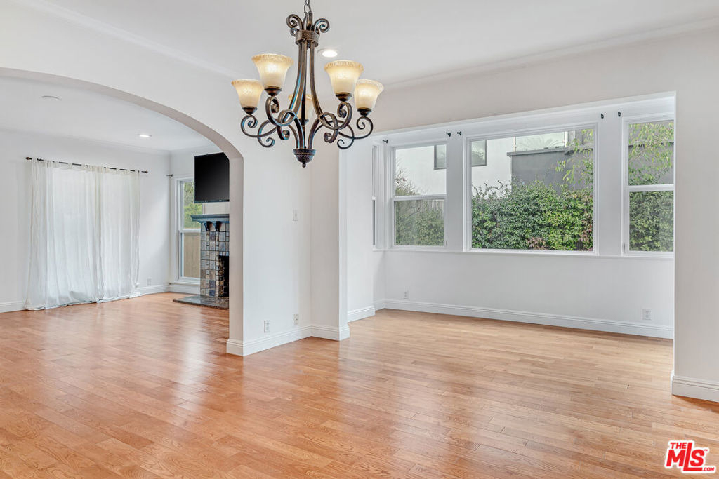 409 N Kilkea Drive - Photo 10