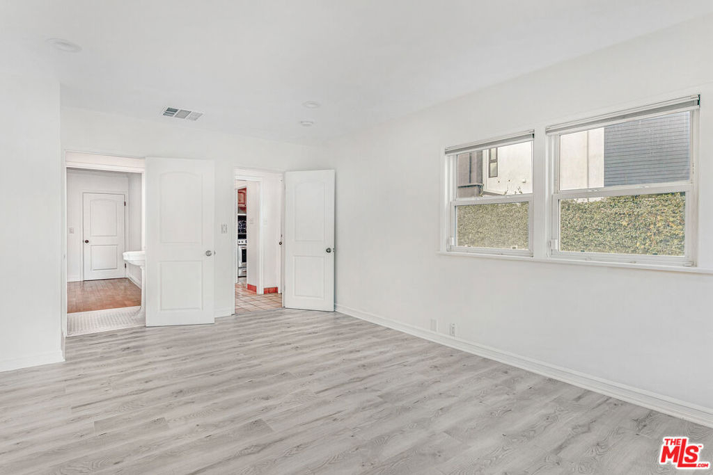 409 N Kilkea Drive - Photo 23