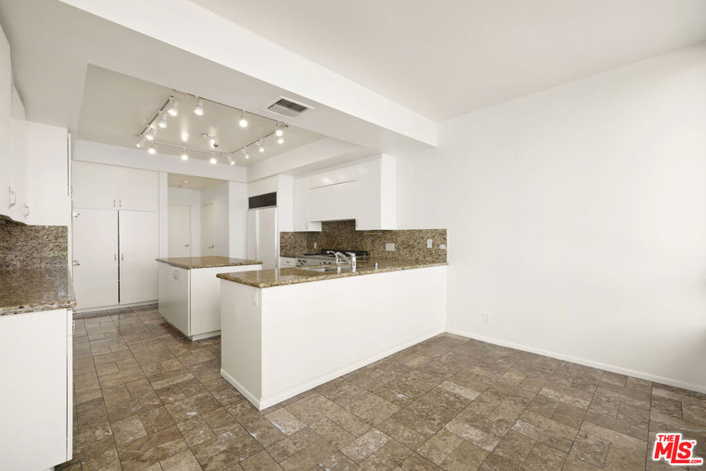 10430 Wilshire Boulevard - Photo 8