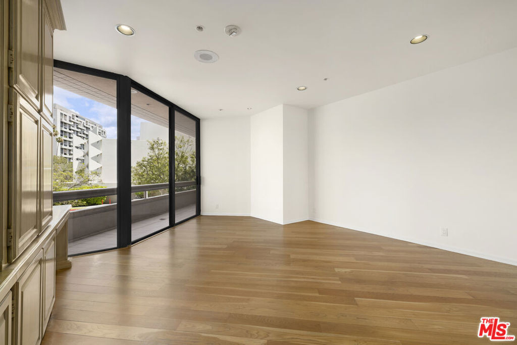 10430 Wilshire Boulevard - Photo 10