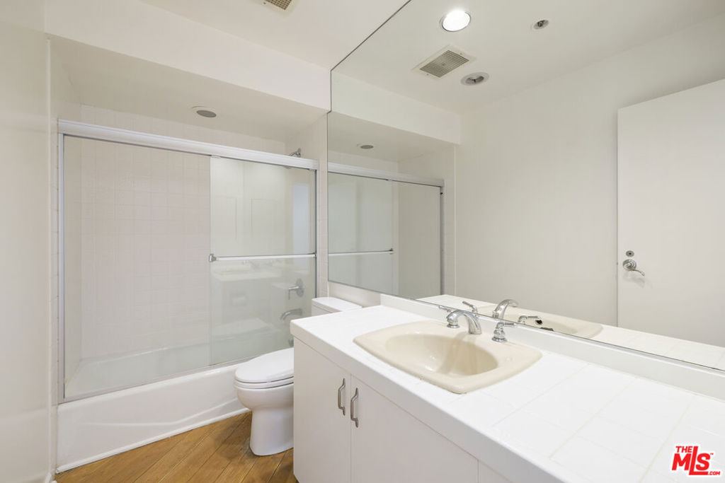 10430 Wilshire Boulevard - Photo 11