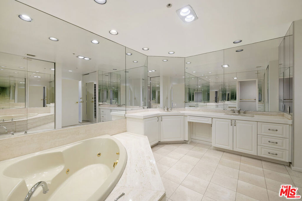 10430 Wilshire Boulevard - Photo 13