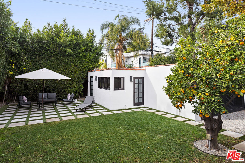 745 N Laurel Avenue - Photo 9