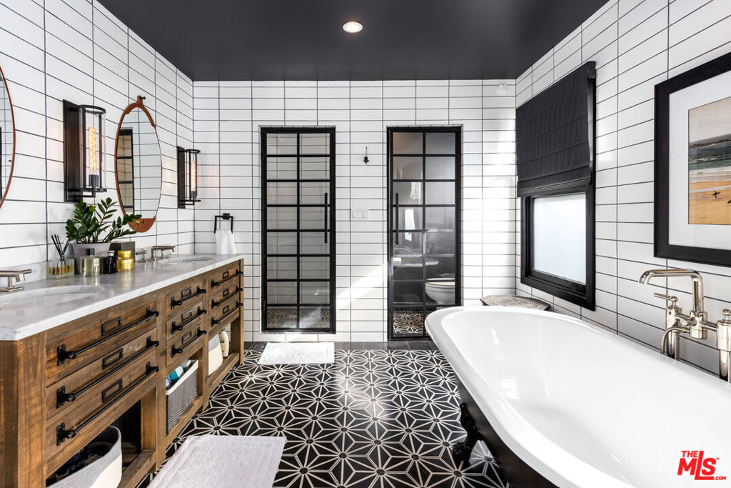 745 N Laurel Avenue - Photo 13