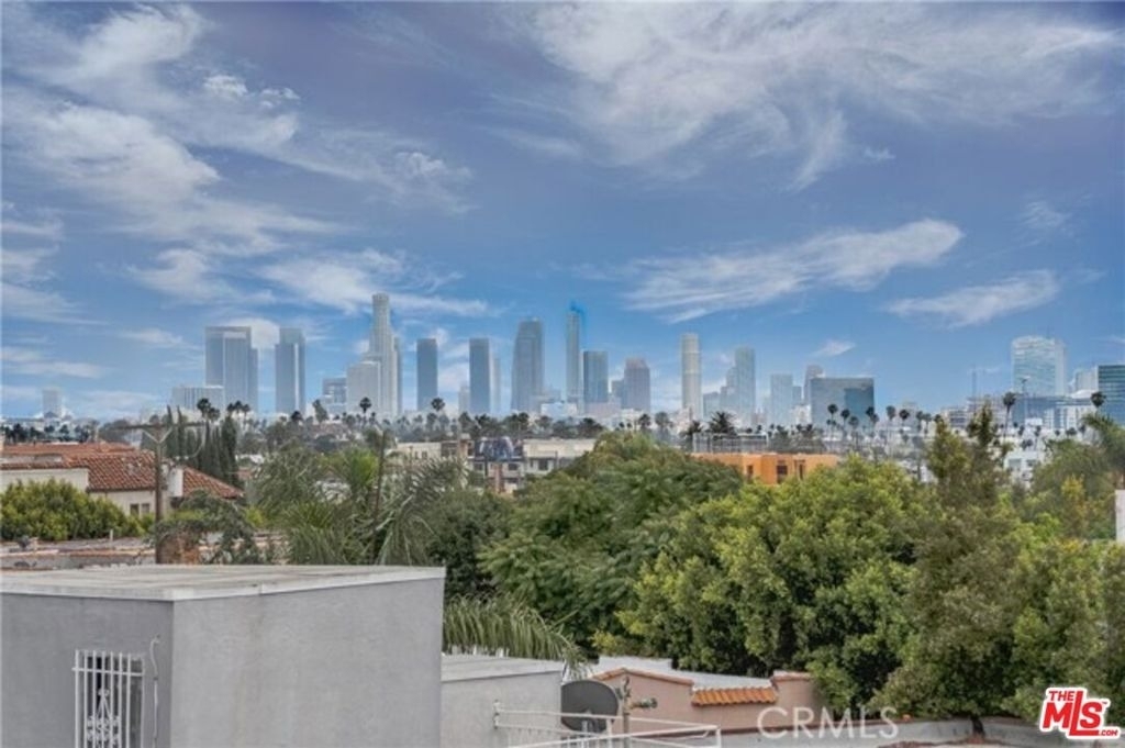 735 N Gramercy Place - Photo 0