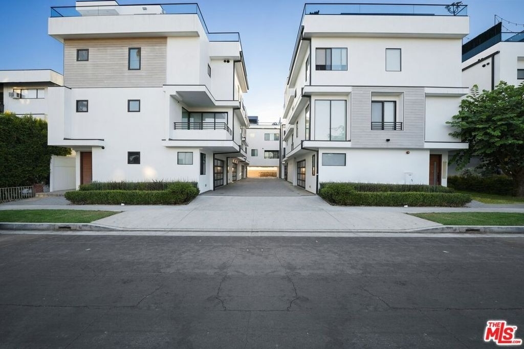 735 N Gramercy Place - Photo 1