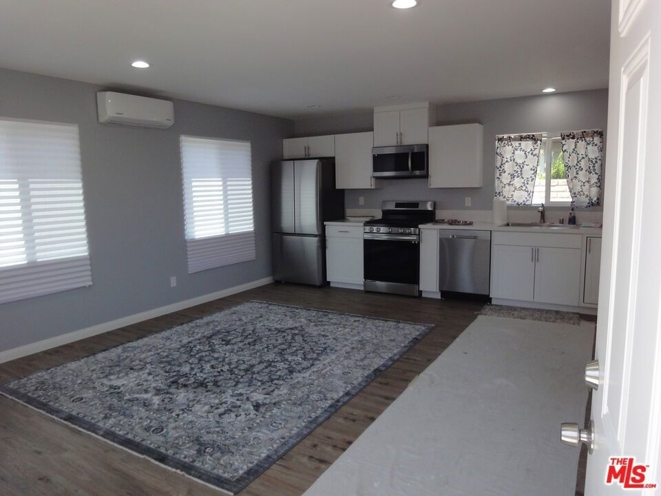 1151 Royal Avenue - Photo 2