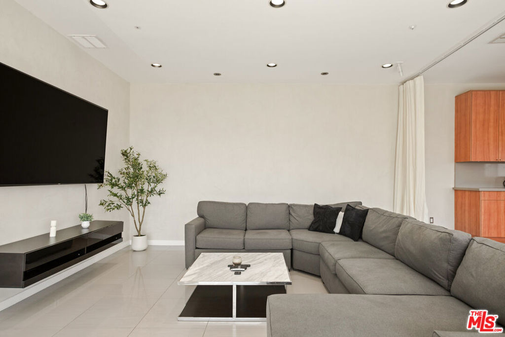 8435 Franklin Avenue - Photo 7