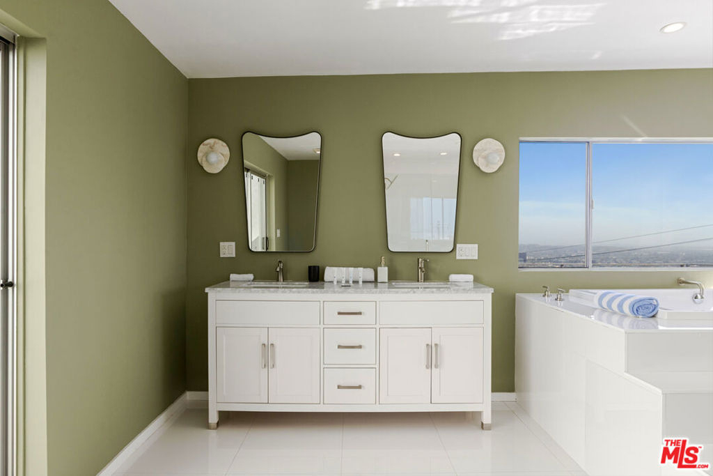 8435 Franklin Avenue - Photo 33