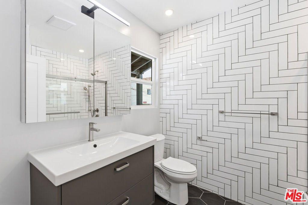 224 N New Hampshire Avenue - Photo 21