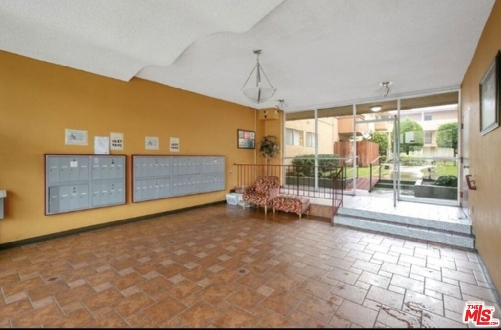 855 Victor Avenue - Photo 14