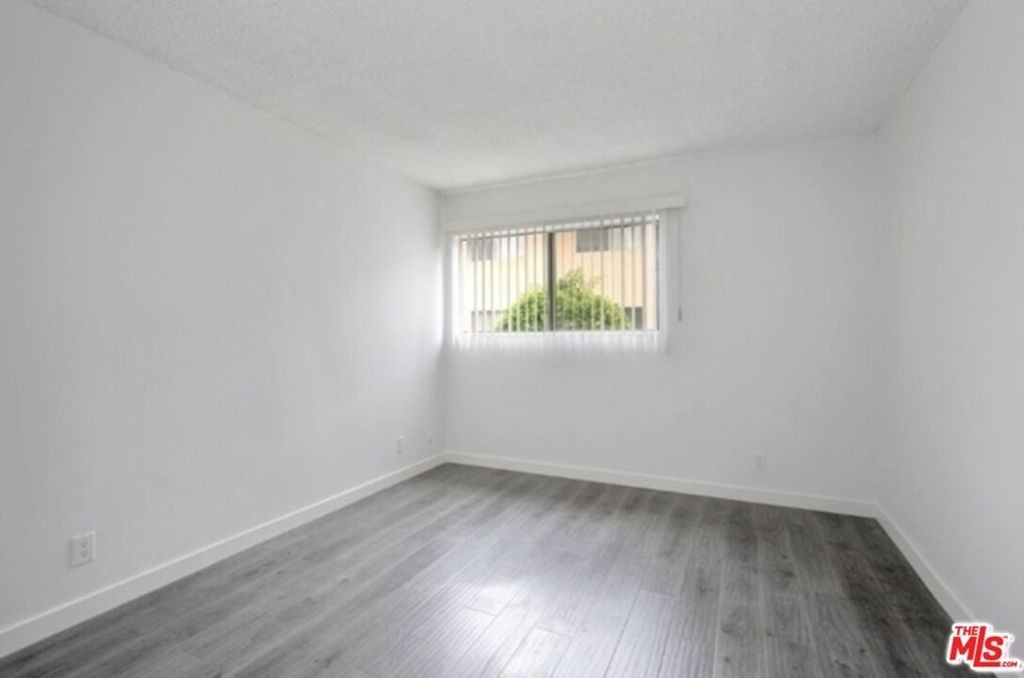 855 Victor Avenue - Photo 8