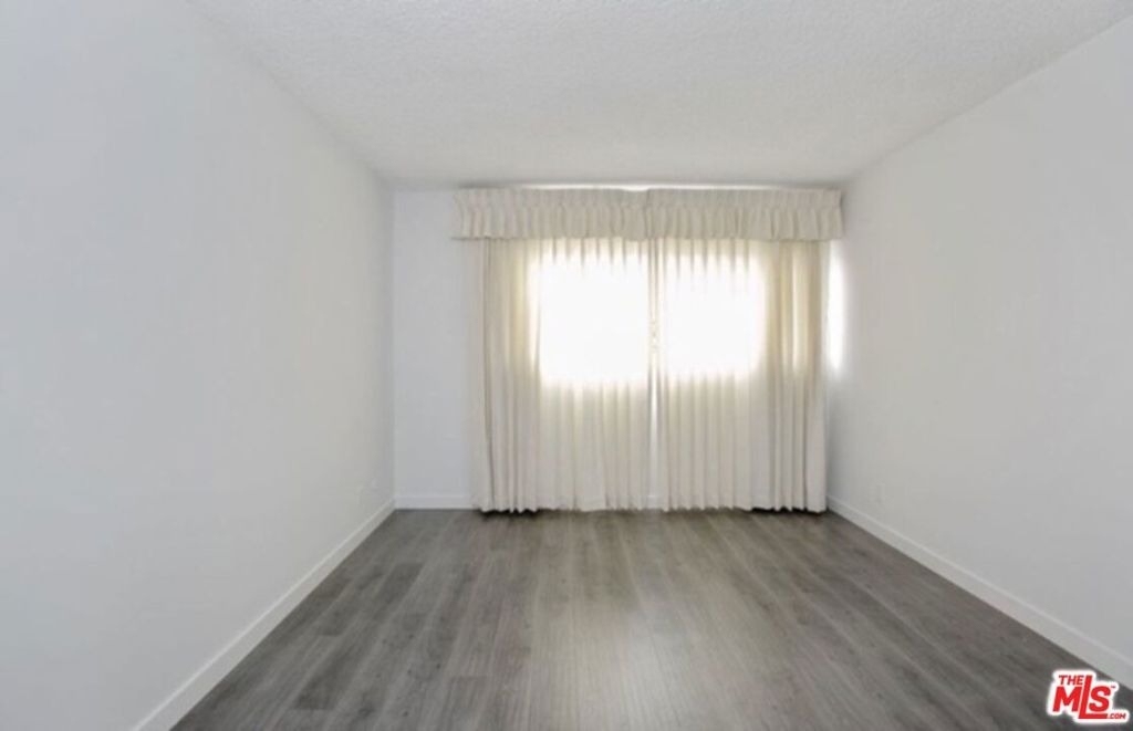 855 Victor Avenue - Photo 11