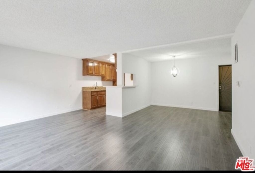 855 Victor Avenue - Photo 3