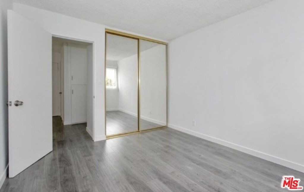 855 Victor Avenue - Photo 9