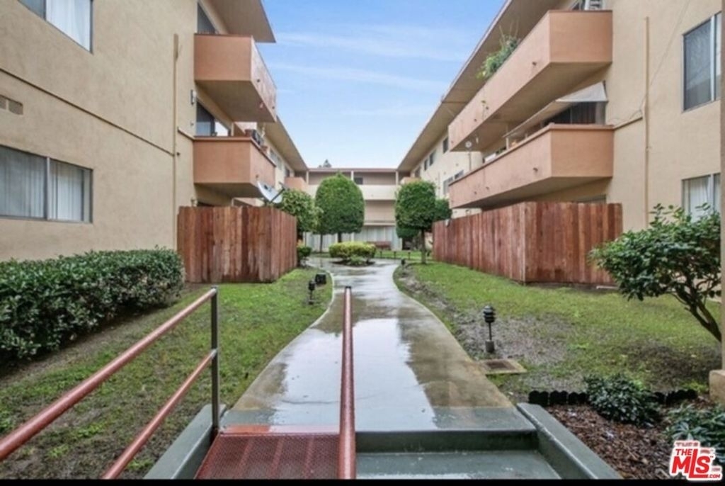 855 Victor Avenue - Photo 13