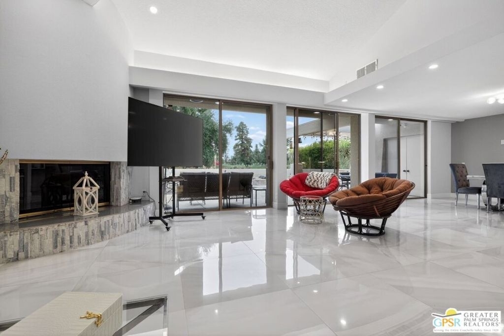 196 Kavenish Drive - Photo 2