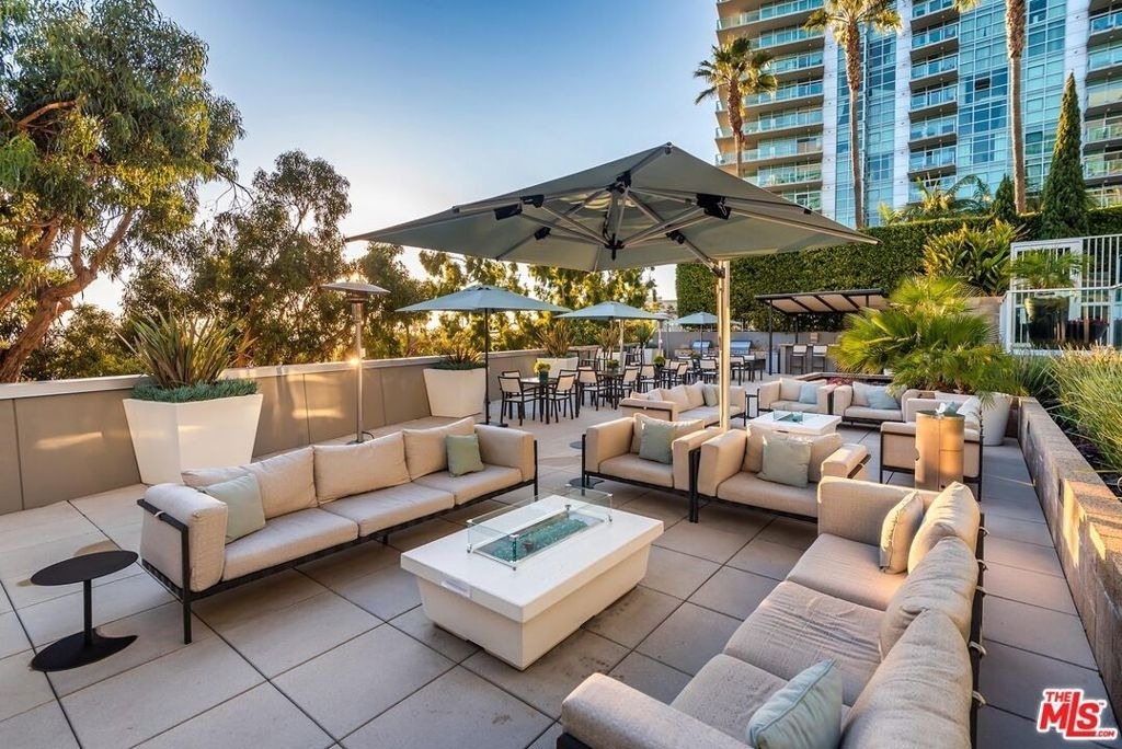 13650 Marina Pointe Drive - Photo 50