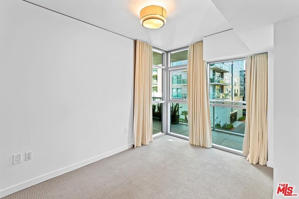 13650 Marina Pointe Drive - Photo 18