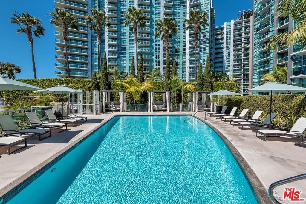 13650 Marina Pointe Drive - Photo 33