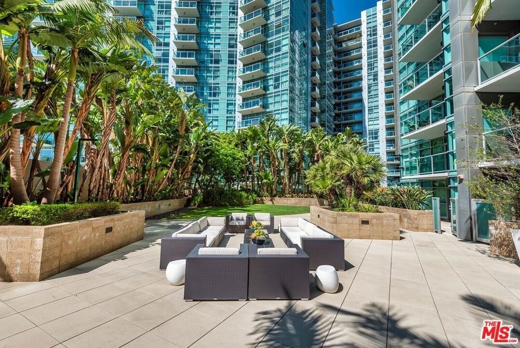 13650 Marina Pointe Drive - Photo 29
