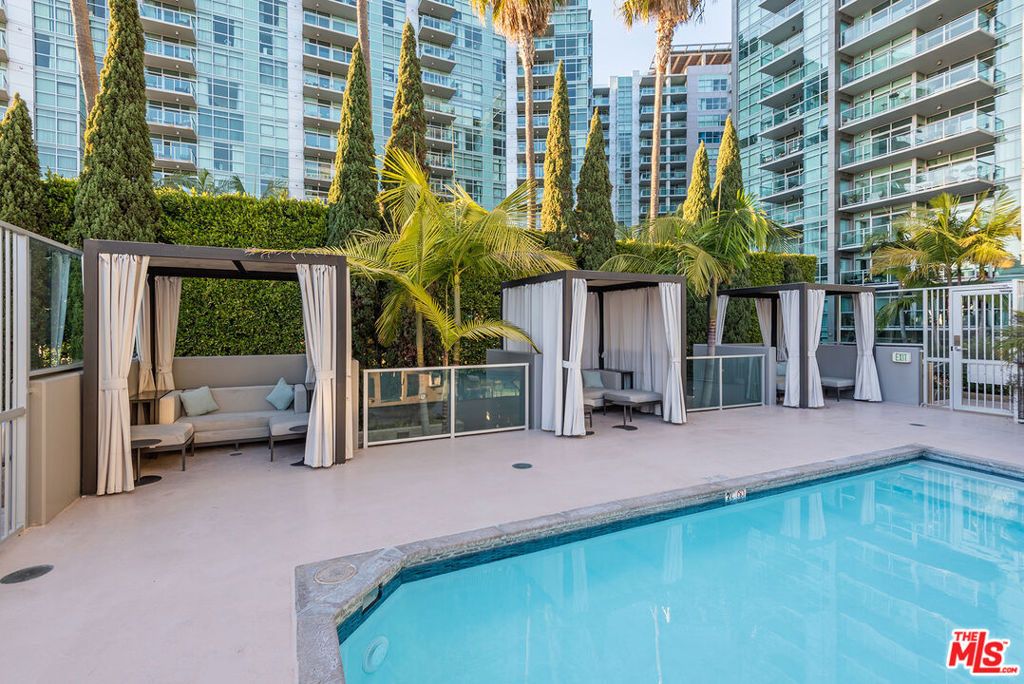 13650 Marina Pointe Drive - Photo 32