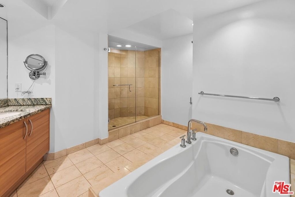 13650 Marina Pointe Drive - Photo 16