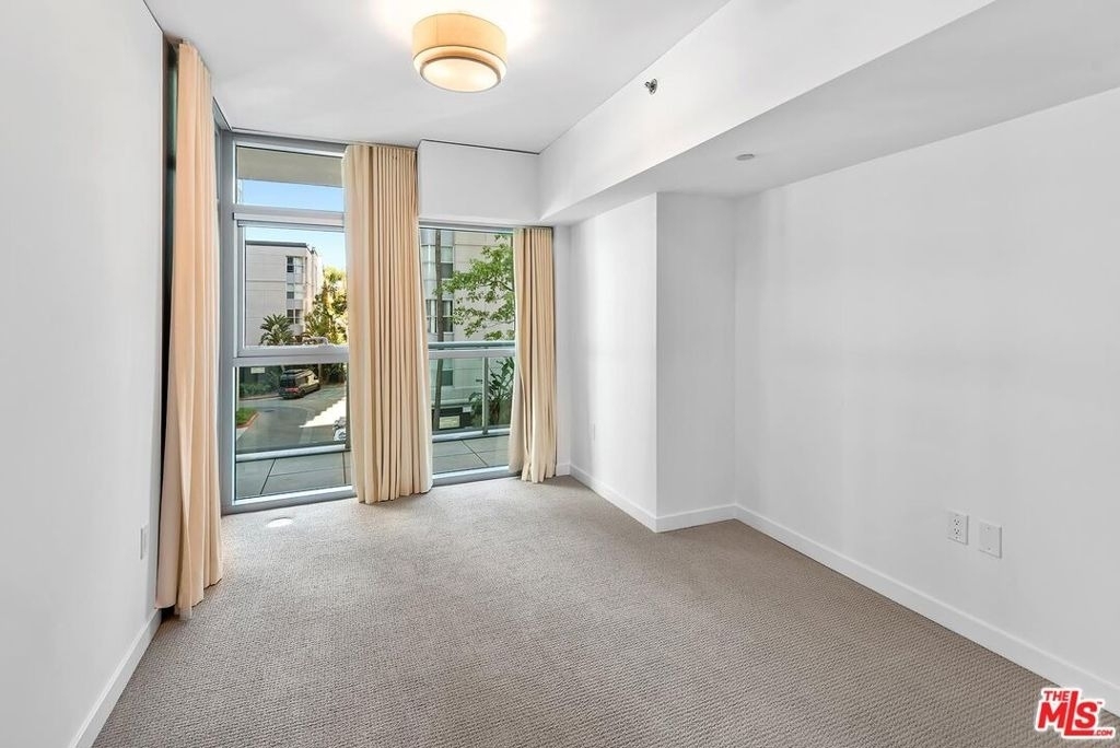 13650 Marina Pointe Drive - Photo 17