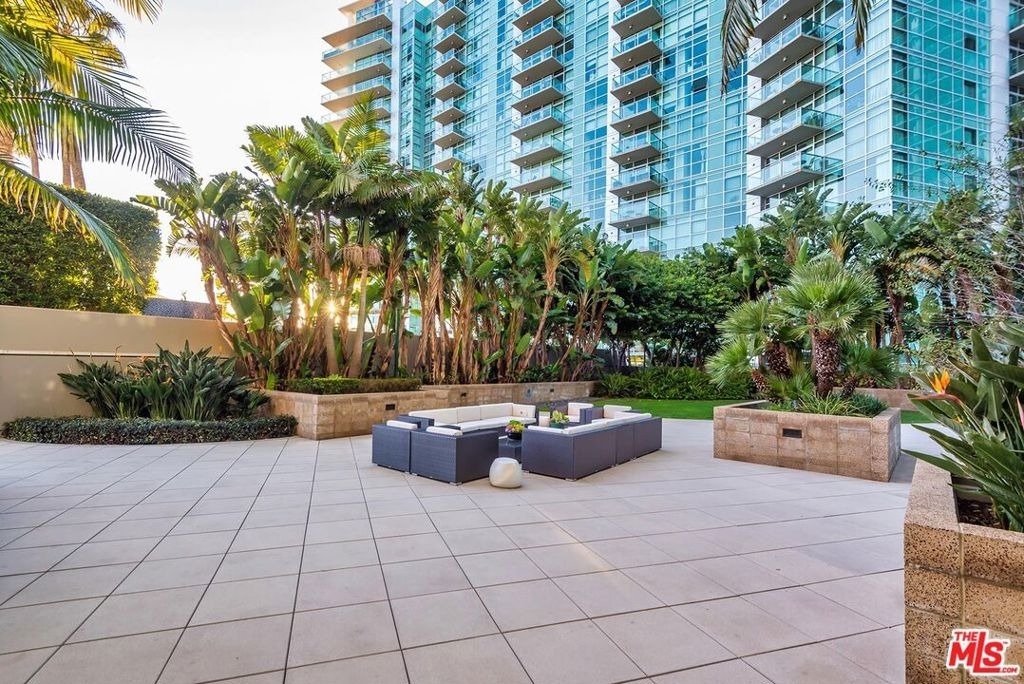13650 Marina Pointe Drive - Photo 47