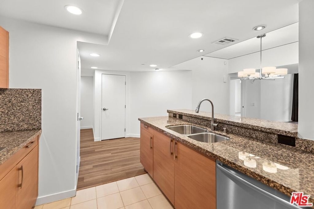 13650 Marina Pointe Drive - Photo 3