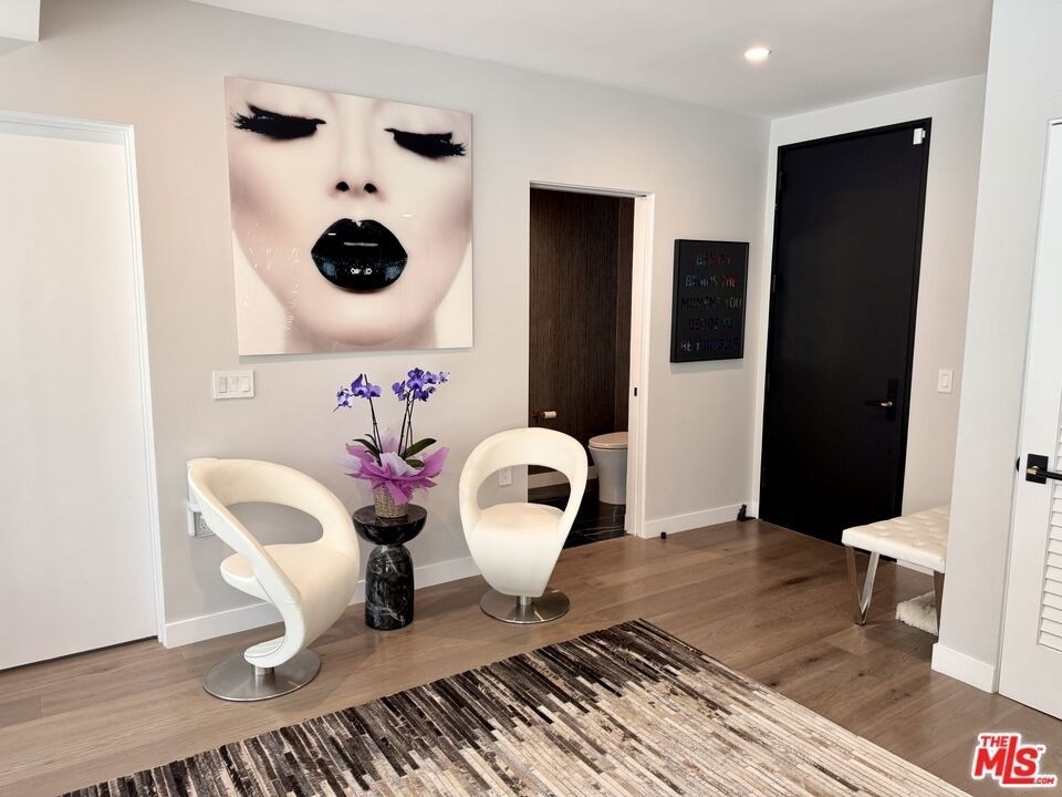 1017 N Croft Avenue - Photo 8