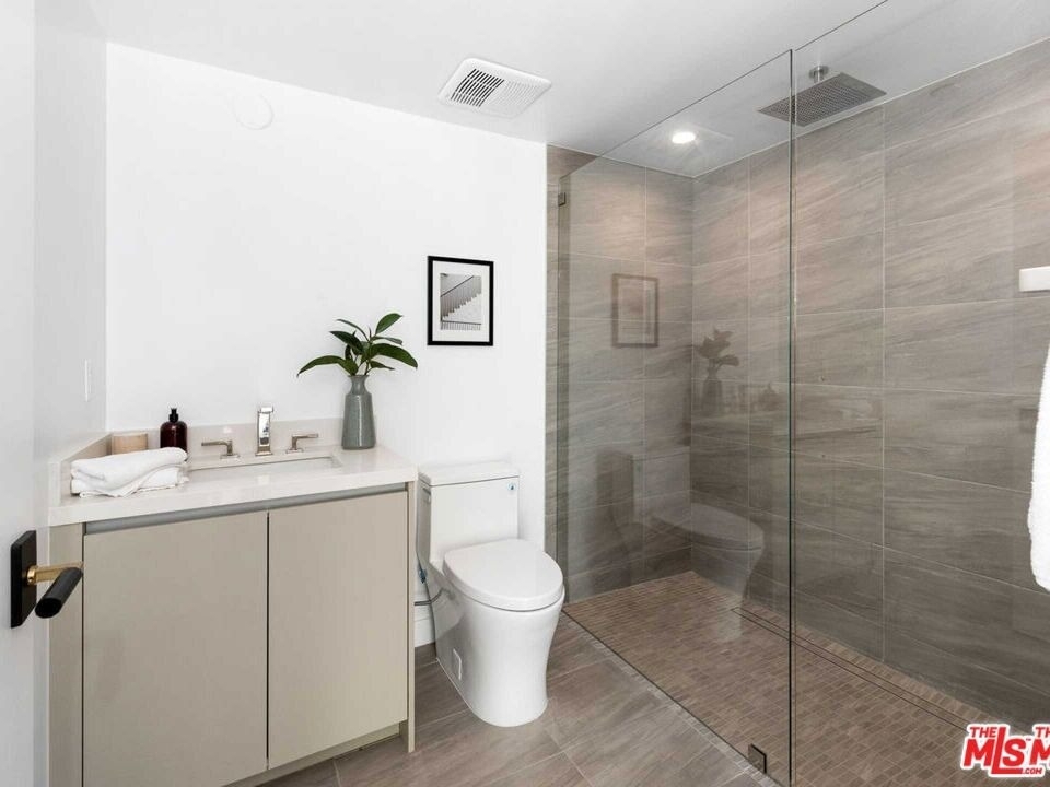 1017 N Croft Avenue - Photo 17