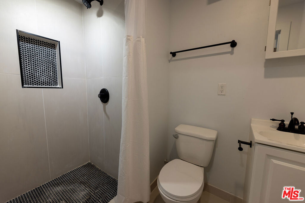 1420 Alvarado Terrace - Photo 5