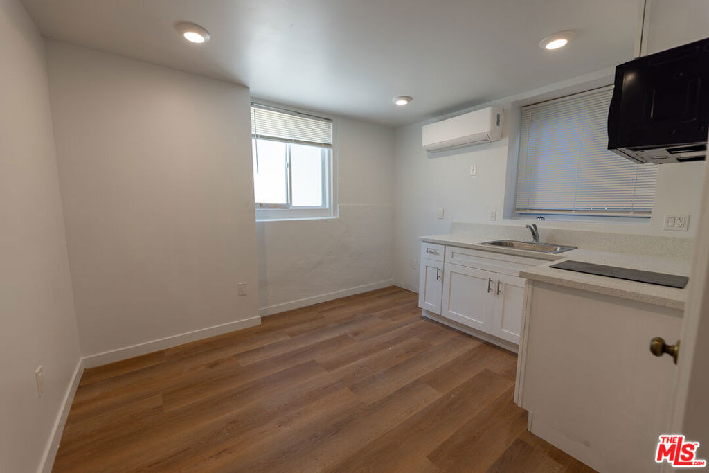 1420 Alvarado Terrace - Photo 2