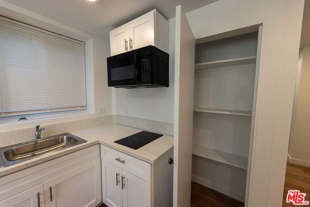 1420 Alvarado Terrace - Photo 1