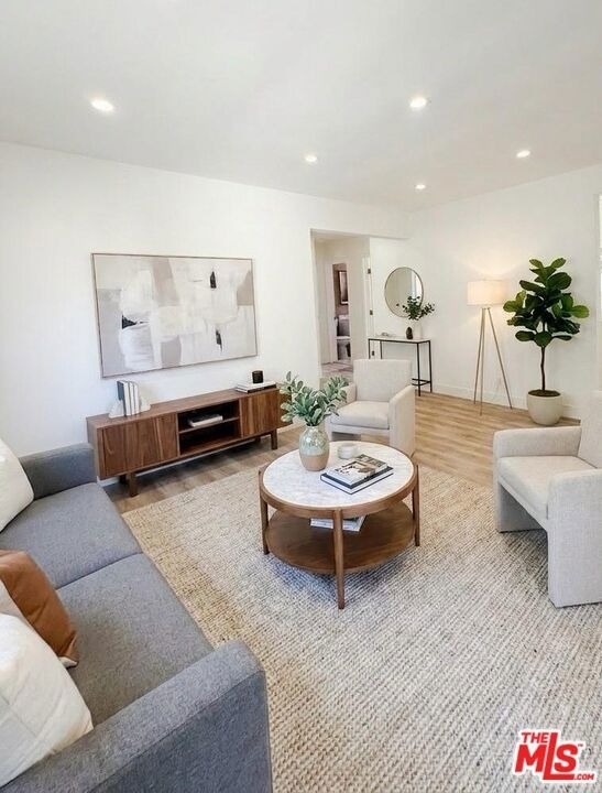 10218 Darby Avenue - Photo 12