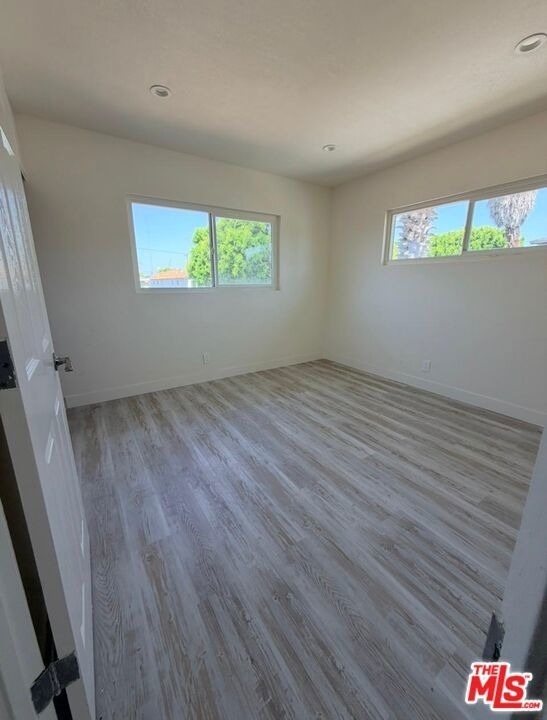 10218 Darby Avenue - Photo 5