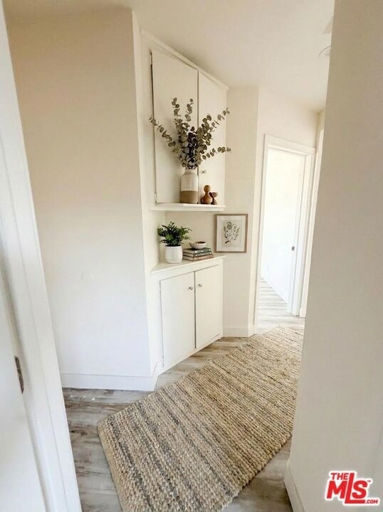10218 Darby Avenue - Photo 9