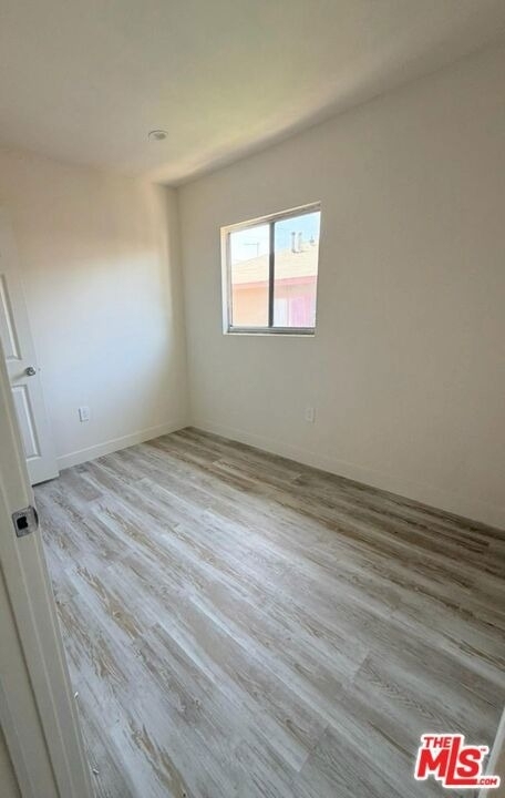 10218 Darby Avenue - Photo 3