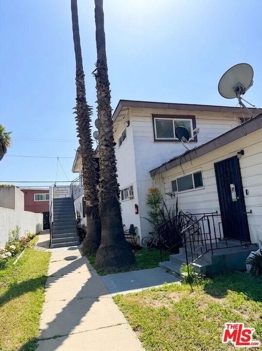 10218 Darby Avenue - Photo 14