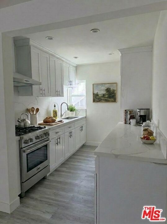 10218 Darby Avenue - Photo 2