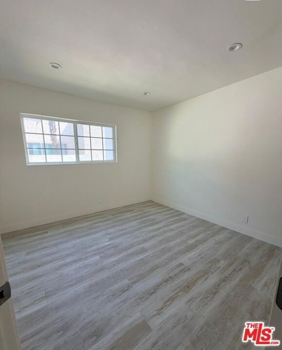 10218 Darby Avenue - Photo 7